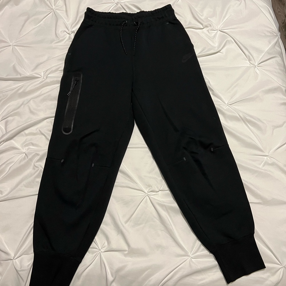 Women’s Nike tech fleece pants